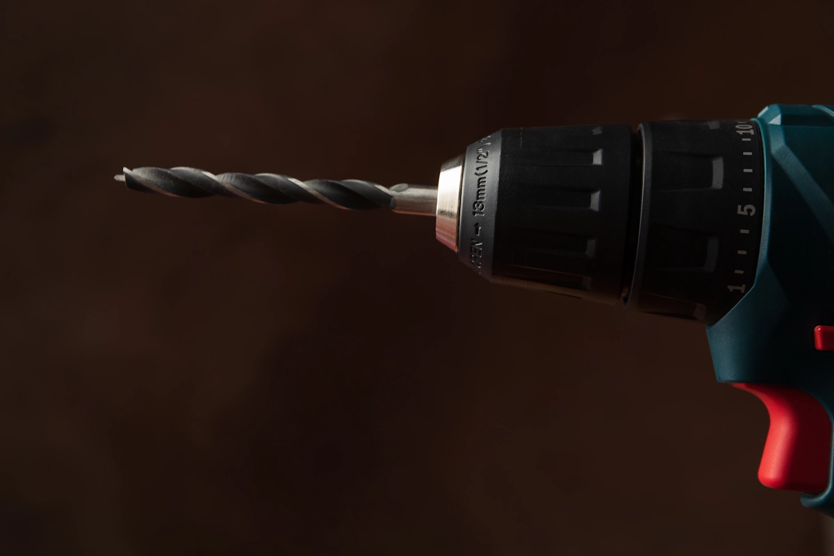 Voici quoi faire si vous avez percé un câble électrique