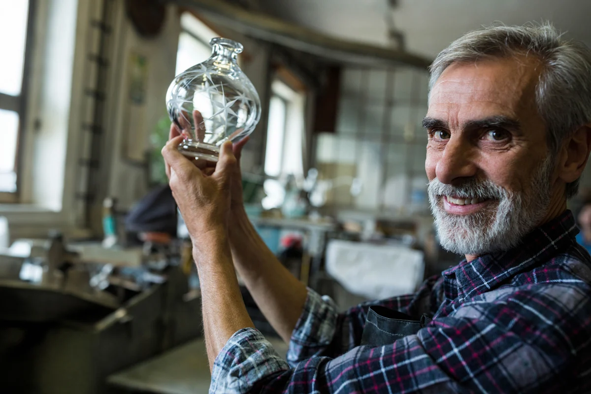 Un artisan vitrier