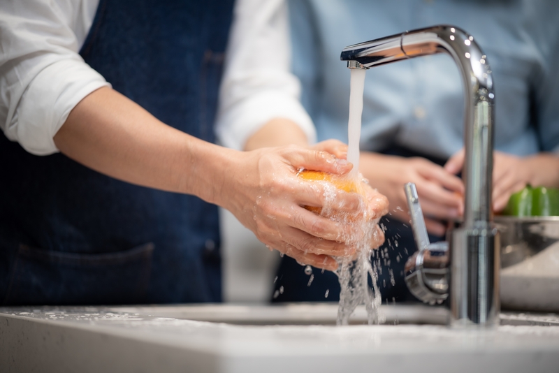 eau qui coule du robinet